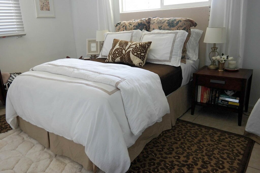 Essentials of a Cozy Guest Room